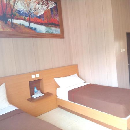 Hotel Kencana Rembang Quarto foto